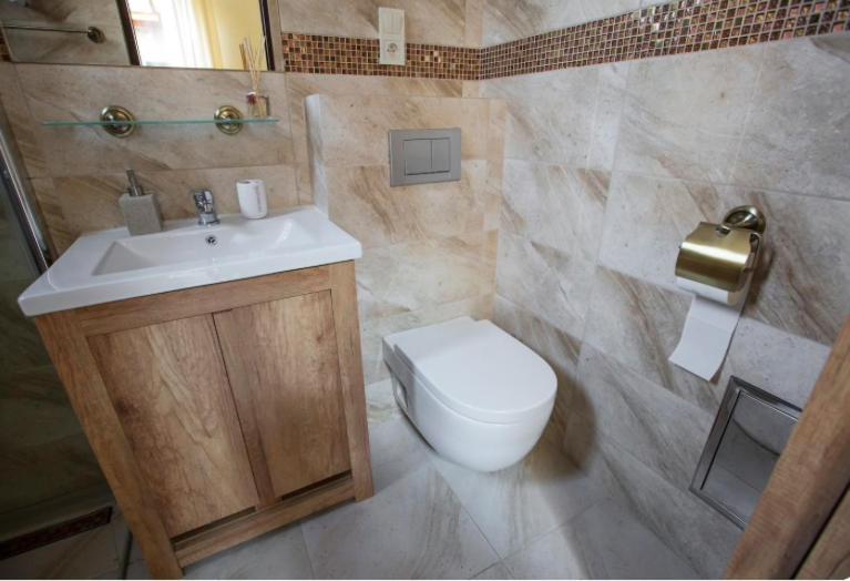 Homely 4 Bedroom Apartment - Old Town - By Upstairs Cracóvia Exterior foto