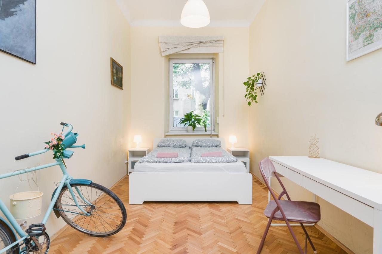 Homely 4 Bedroom Apartment - Old Town - By Upstairs Cracóvia Exterior foto